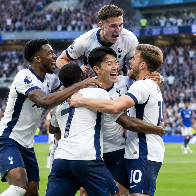 陕西联合球员进球后庆祝胜利
